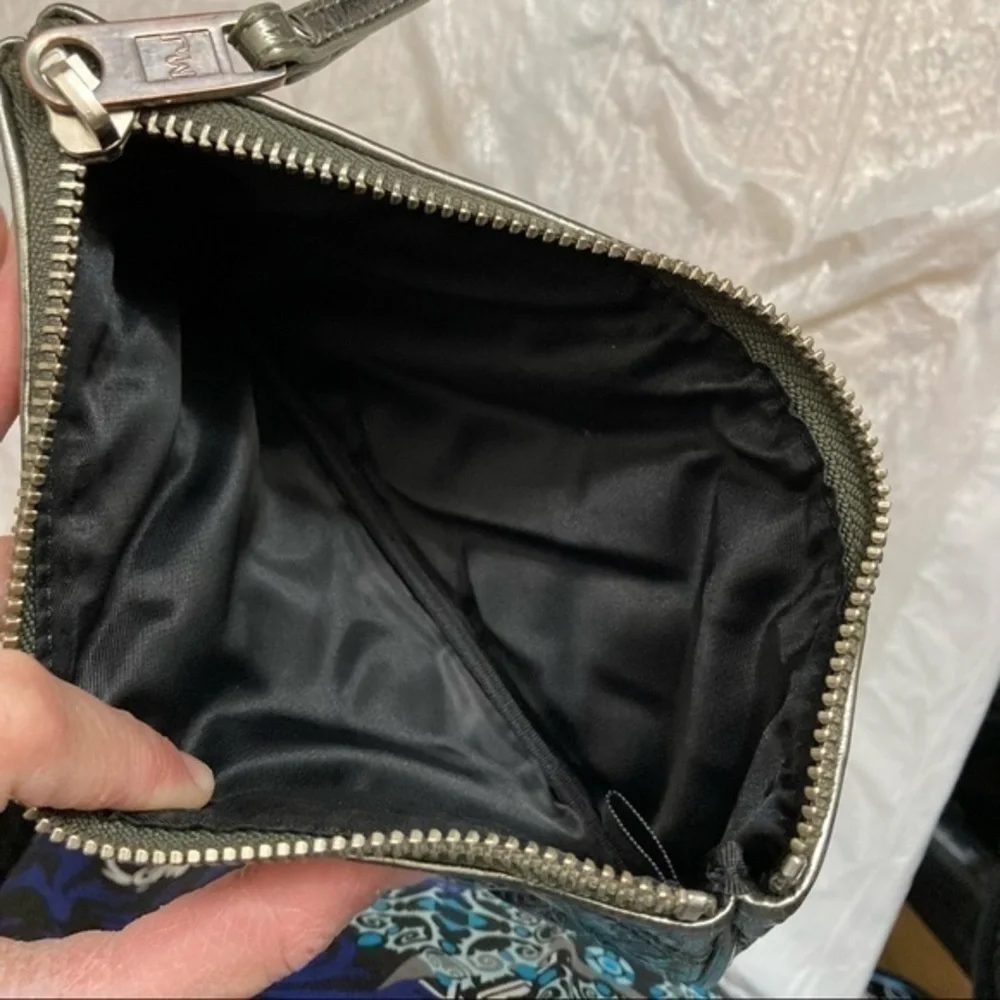 Marc jacobs metallic quilted wristlet bag